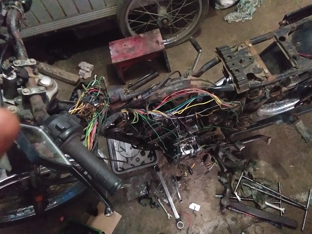 Bengkel motor (Dara motor)