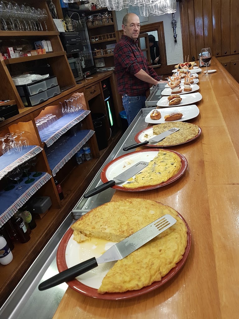 Irrintzi — Comida y bebida