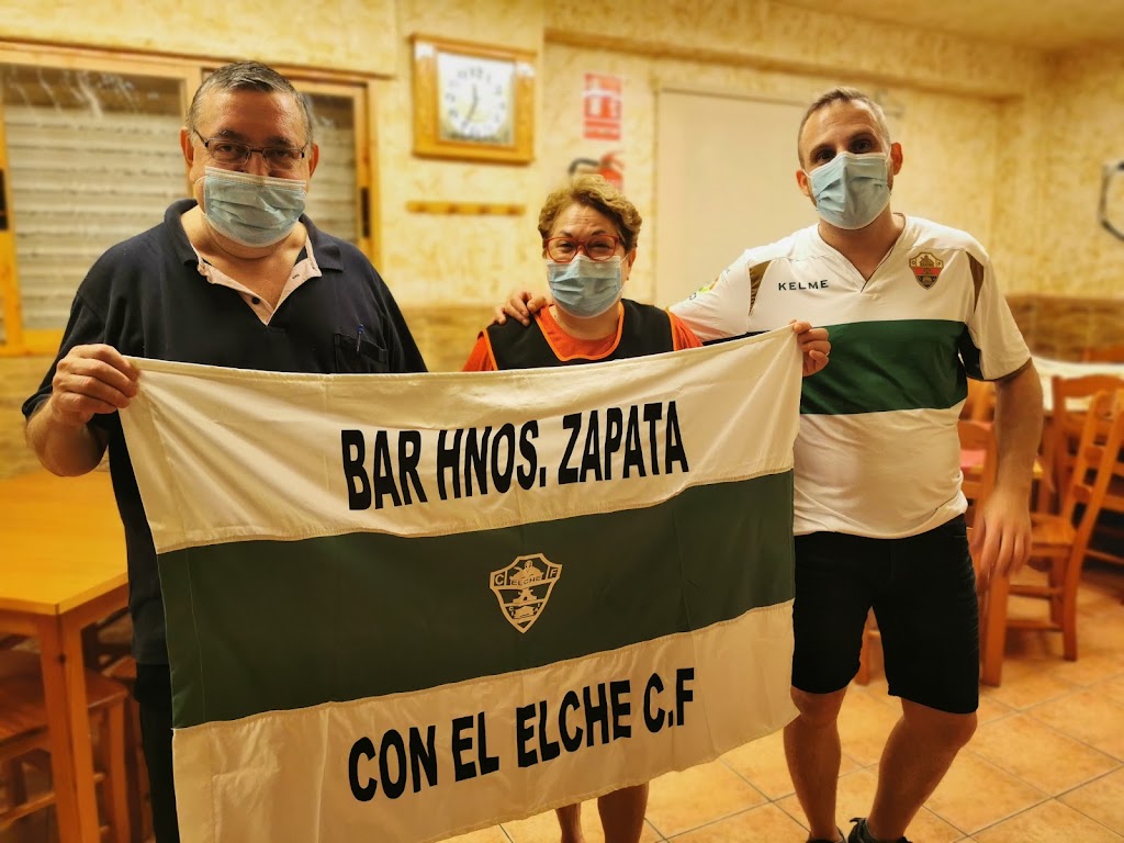 Bar Hermanos Zapata — Del propietario