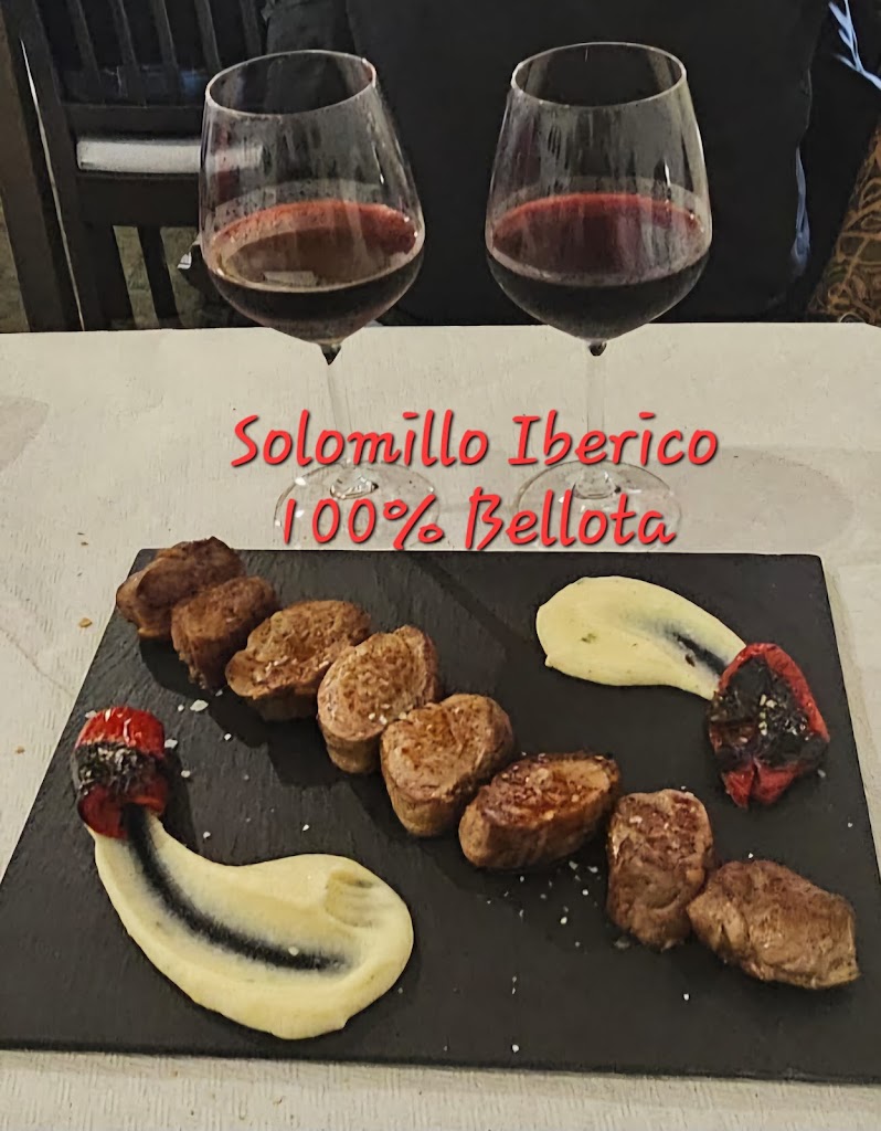Bodegon Hipico — Comida y bebida