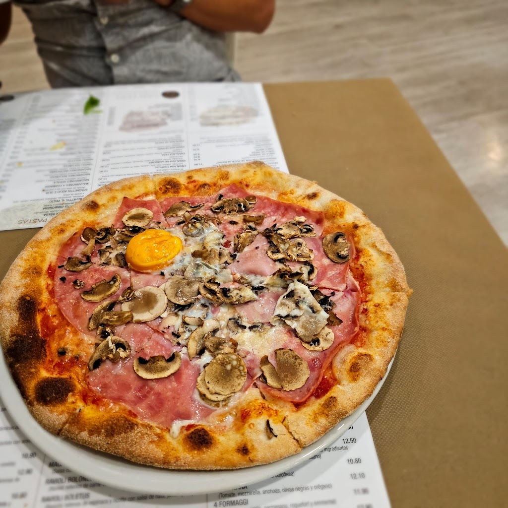 Pizzeria San Luis — Comida y bebida