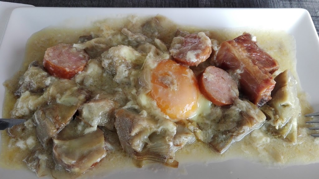 Cafeteria Capuchinos — Comida y bebida