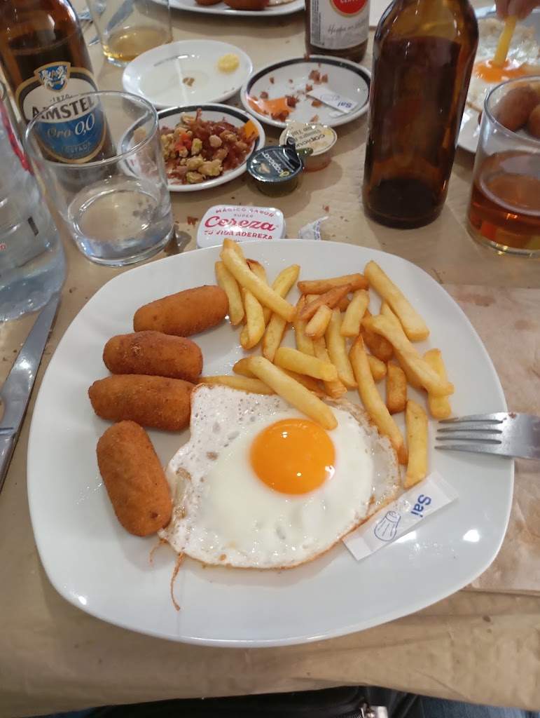 Cleo`S — Comida y bebida