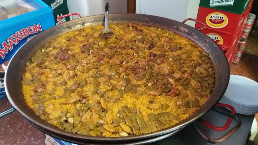 Cerveceria Che Que Bo — Comida y bebida