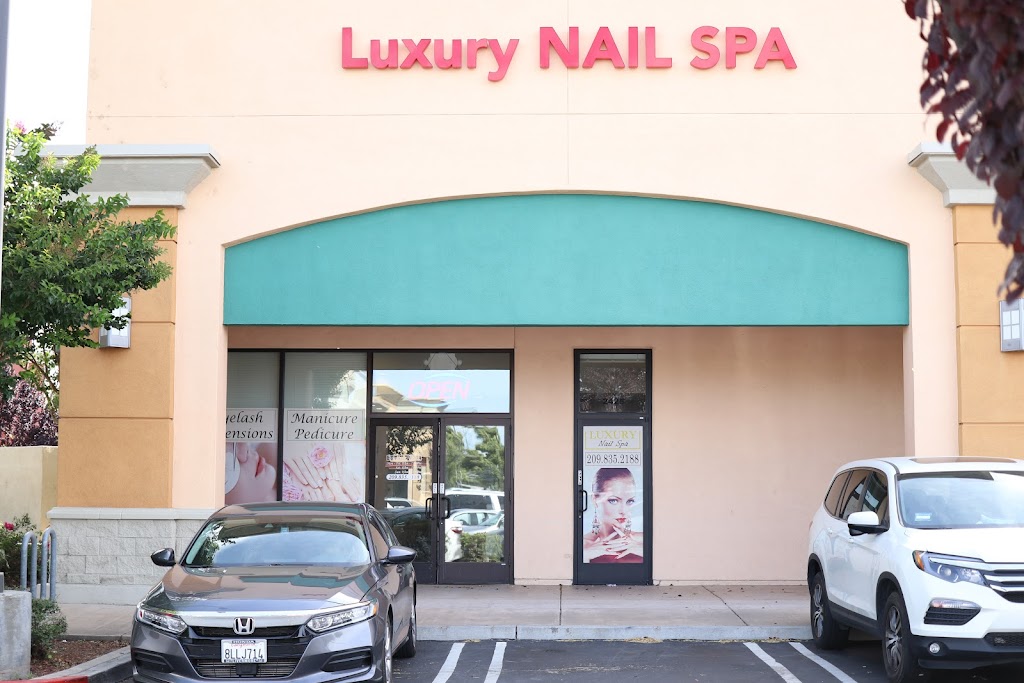 Luxury nail spa Main Image