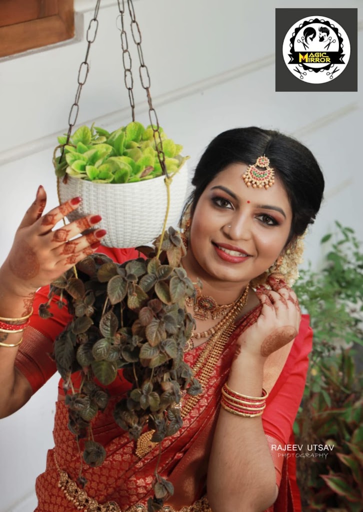 Magic Mirror Unisex Beauty Parlour