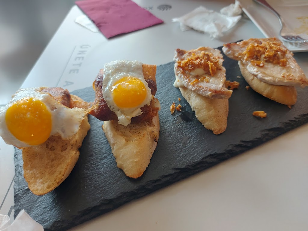 Txopin Pintxo Bar | Restaurante de Pintxos — Comida y bebida