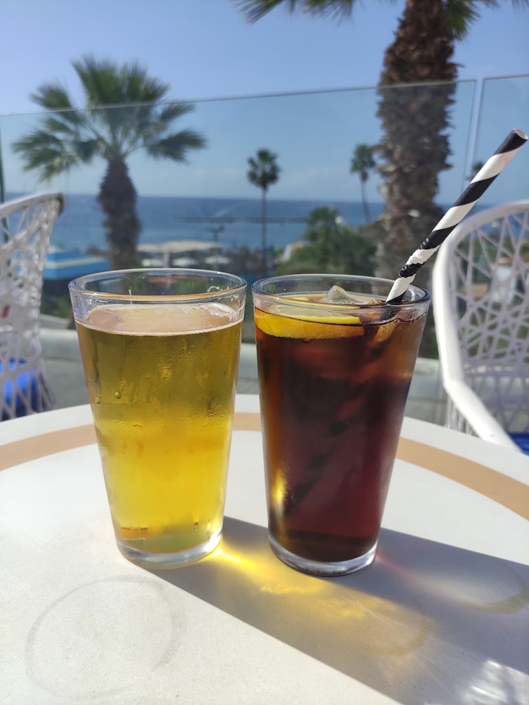 Moonlight Fun Pub — Comida y bebida