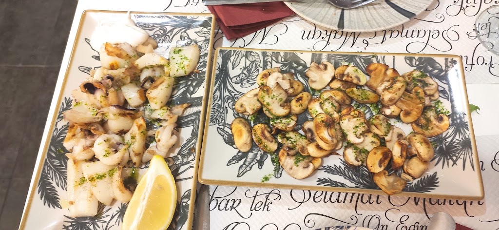 Bar El Pelado — Comida y bebida