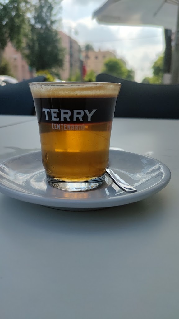 Cafeteria Carny — Comida y bebida