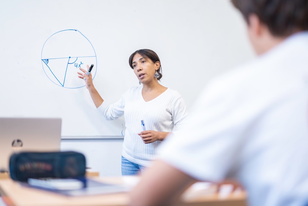 Think Ahead Academy (Pozuelo de Alarcon) - Initia Business Center — Del propietario