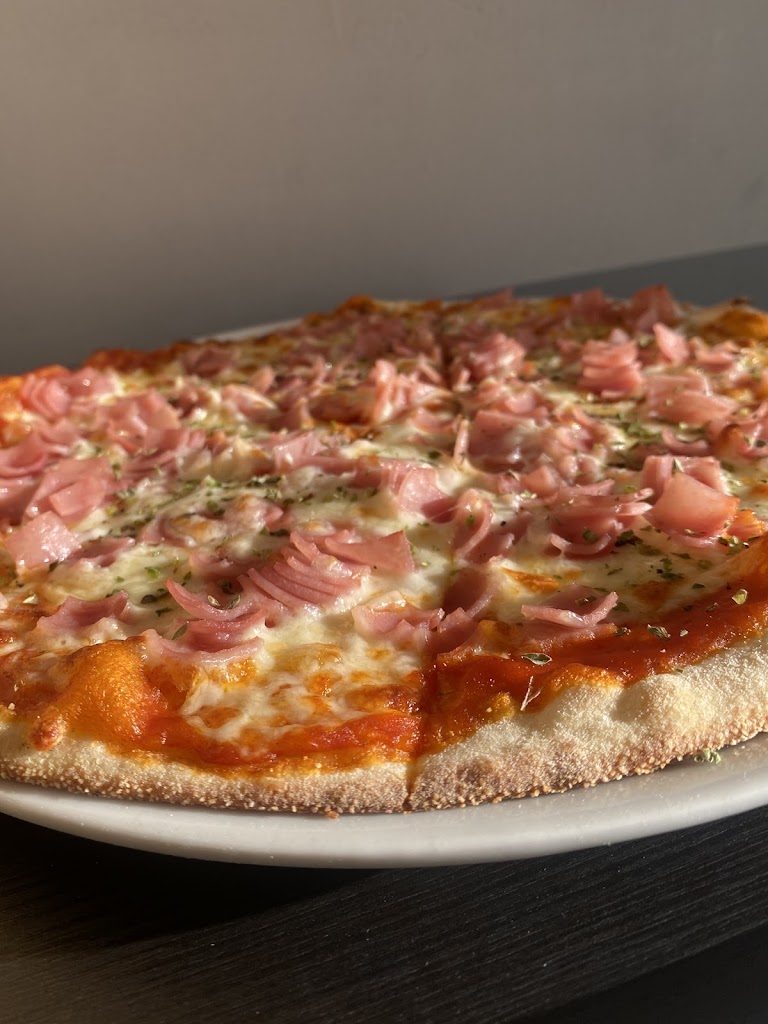 Restaurante pizzeria Ni2's — Comida y bebida