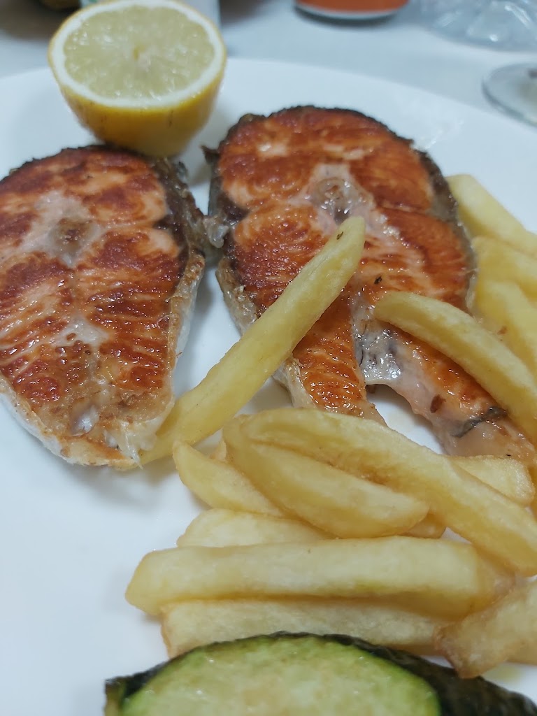 Cafeteria Bar Tino — Comida y bebida