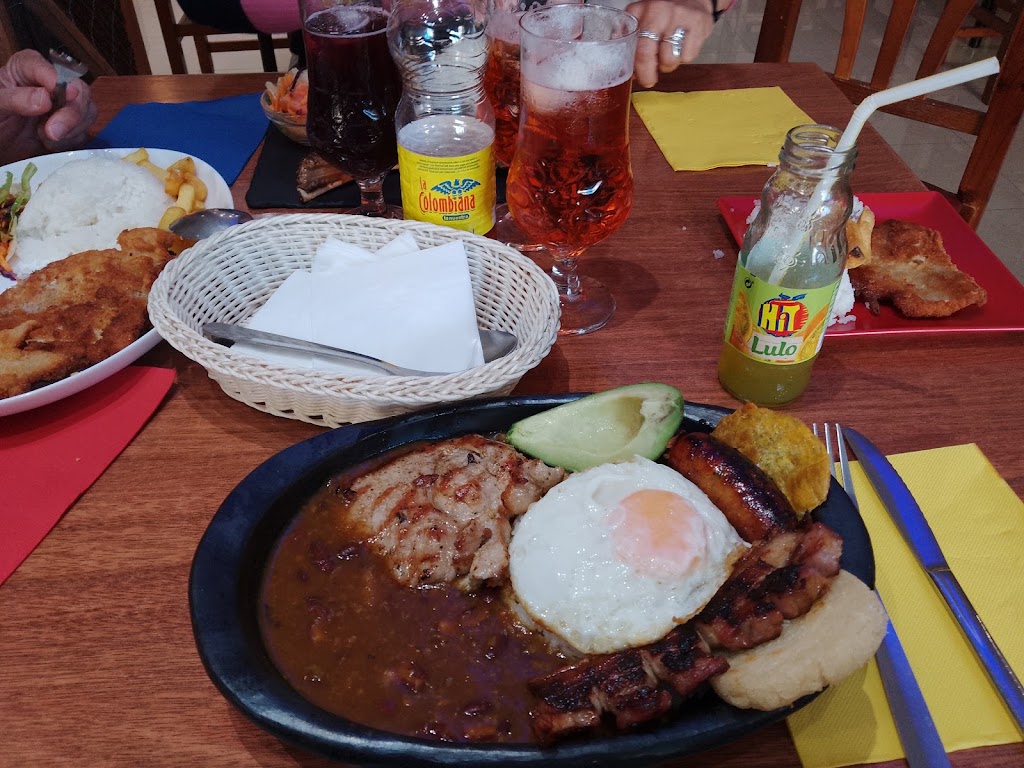 Restaurante Mi Tierra Latina — Bandeja paisa