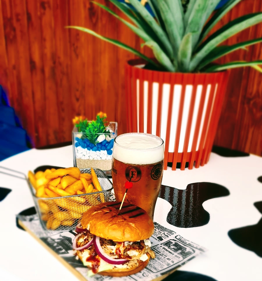 The Lazy Cow — Comida y bebida