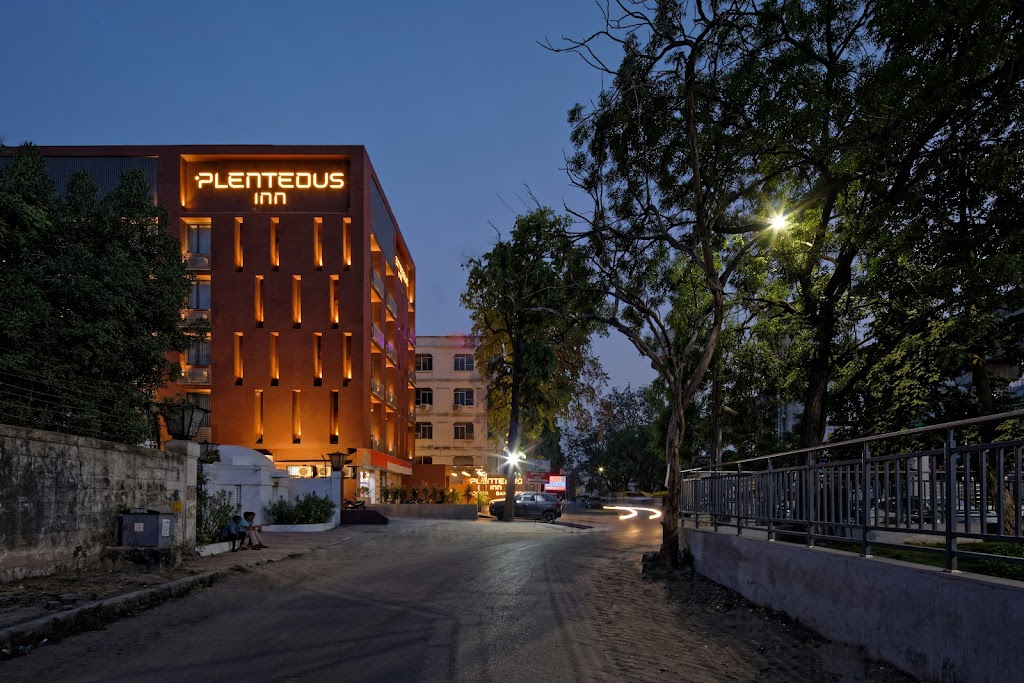 Hotel Plenteous Inn Rooms Banquet