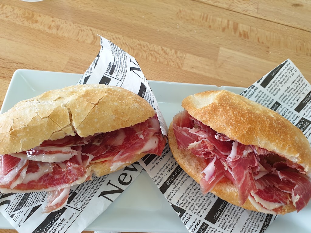 Cafe Restaurant El Nuevo Paris — Comida y bebida