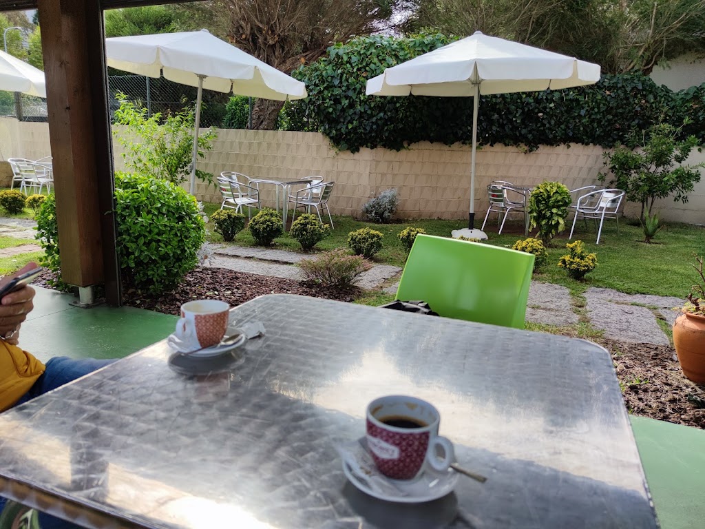 Cafe Bar Biscuter — Jardin