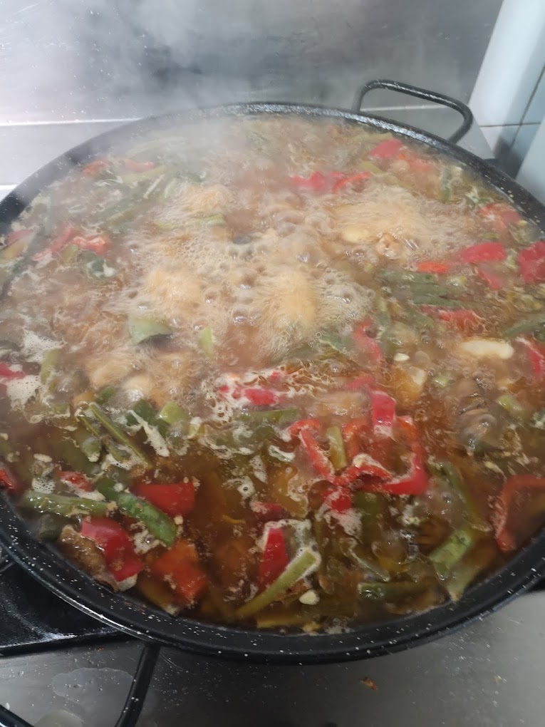 La Asociacion Bar Restaurante — Comida y bebida