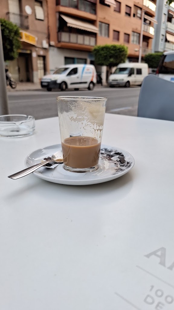 Bar XE QUE BO — Comida y bebida