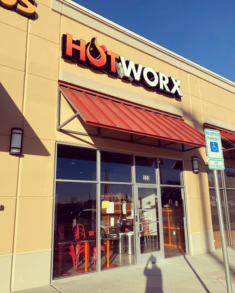  HOTWORX - Lake Worth, TX - Azle Ave