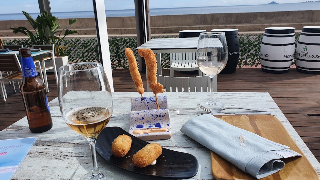 CosaFina Playa — Comida y bebida