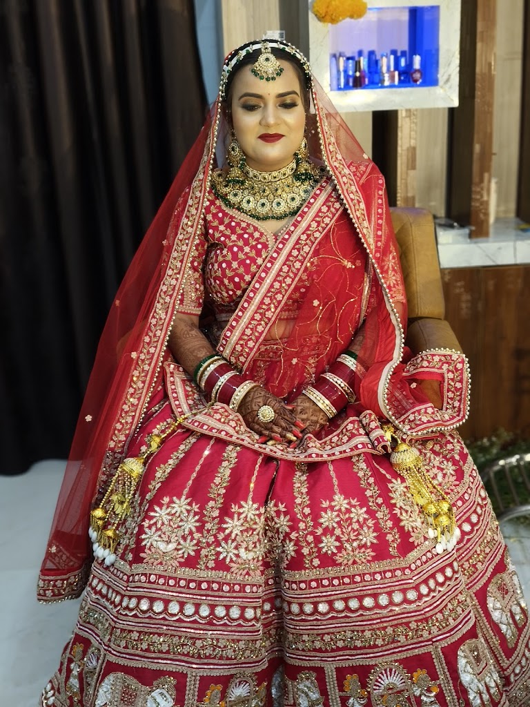 Pixel Beauty Unisex Salon By Geetika Mua