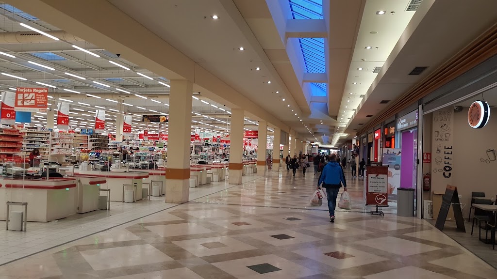Centro Comercial el Ventanal de la Sierra — Interior