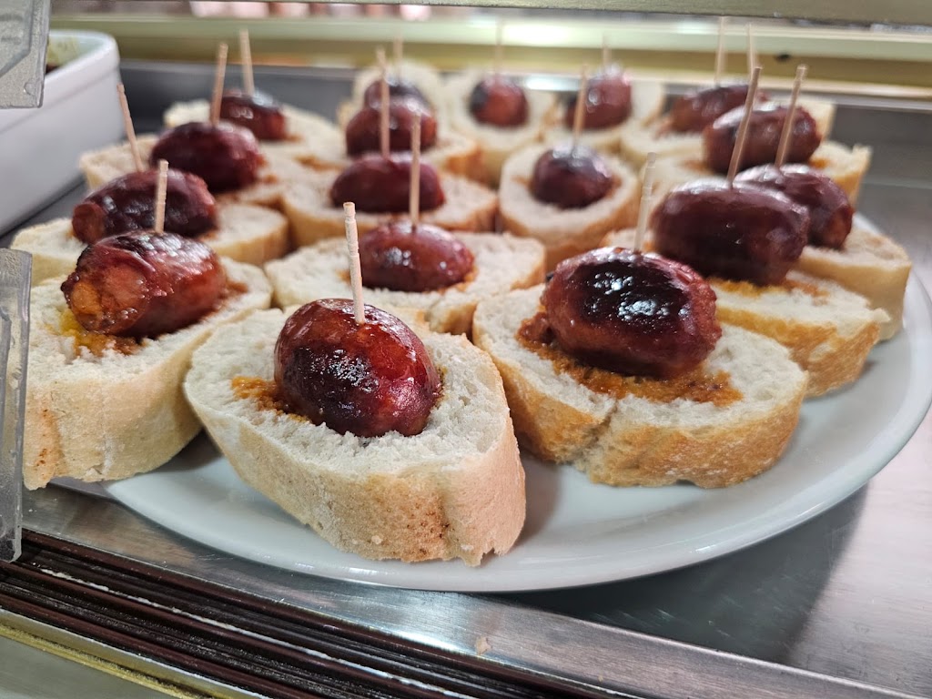 Bar Cafeteria Sol y sombra — Comida y bebida