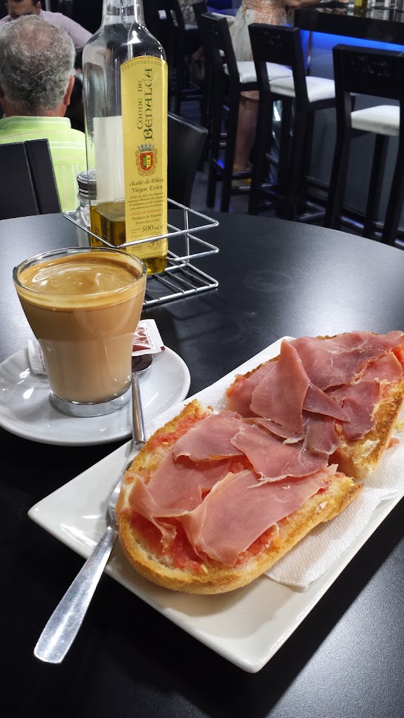 PK2 Cafe-Bar — Comida y bebida