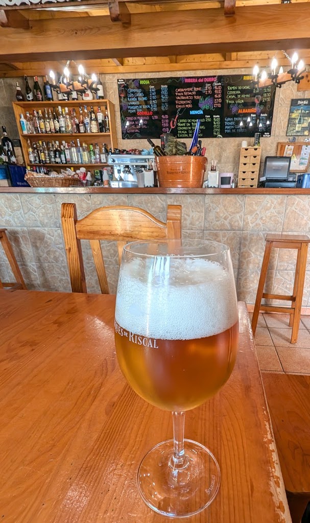 Meson Bariloche — Comida y bebida