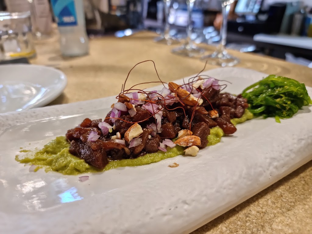 Taberna Chico Calla Elda — Comida y bebida