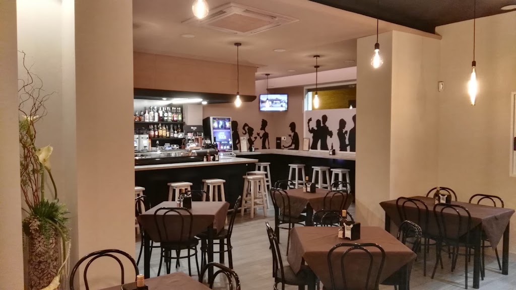 CAPRIOLE Caffe - Bistro — Ambiente