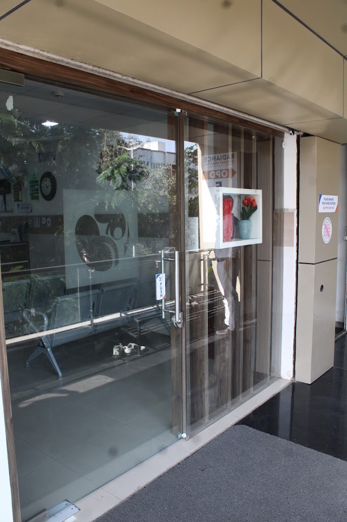 Dr. Dr Soham Gohil Best Kidney Doctor Radiance Nephro Clinic