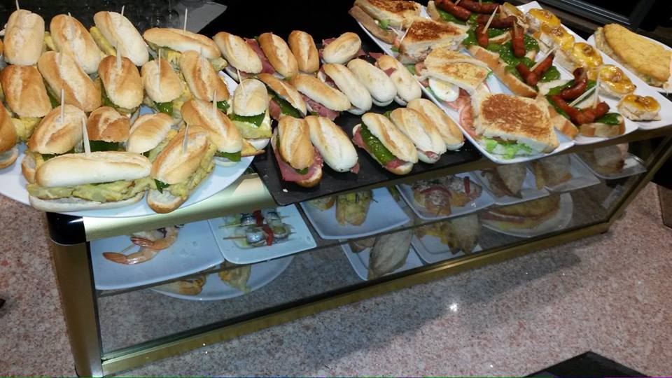 Bar Basoa — Comida y bebida