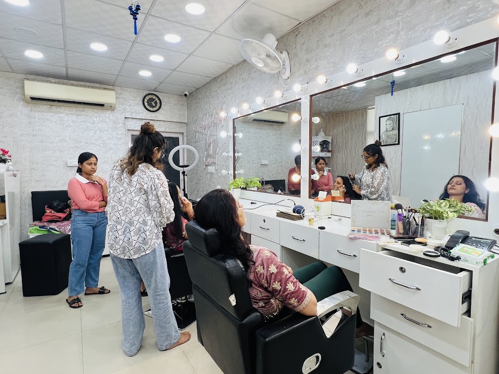 Surkhi Bindi Salon Academy By Komal