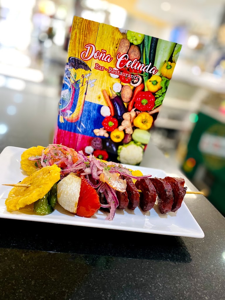 Restaurante Dona Celinda — Comida y bebida