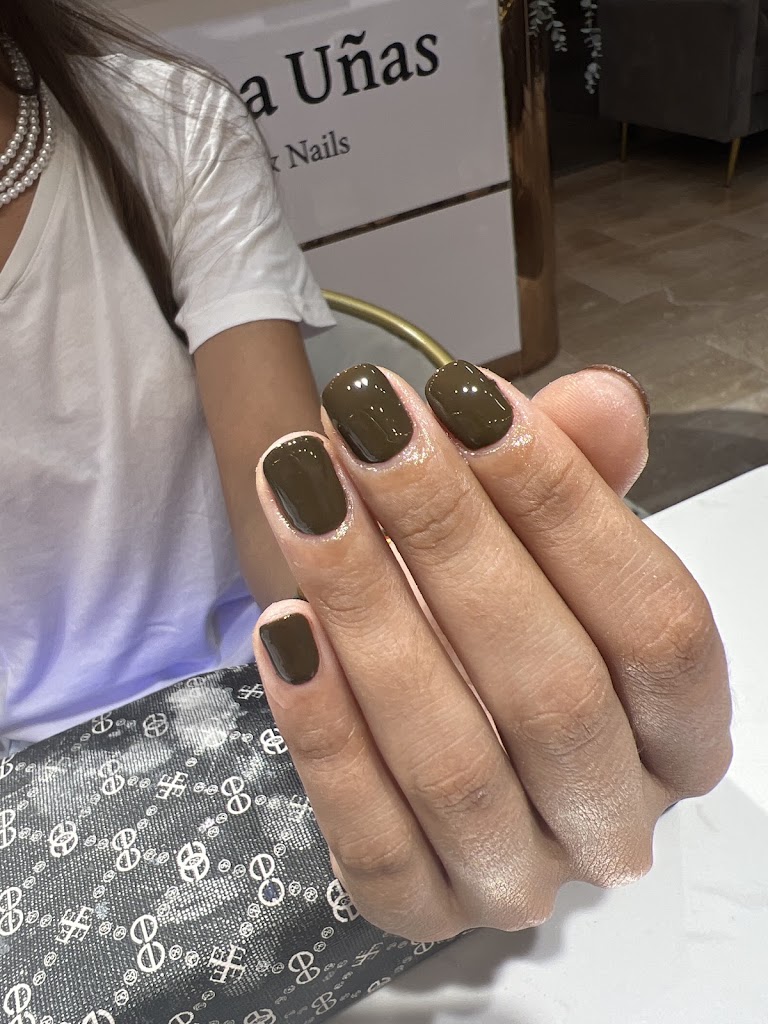 Liuinna unas — Manicura