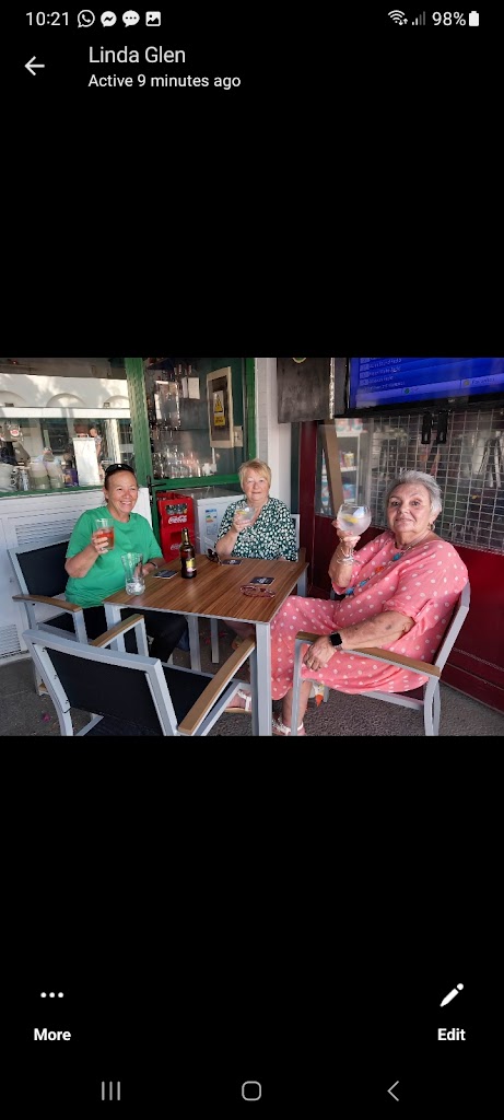 The Claddagh Bar — Del propietario