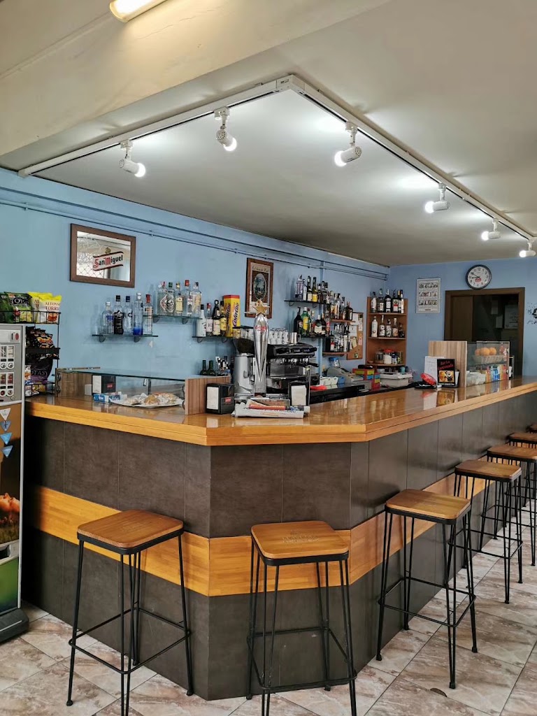 Cafe Bar La Cantonada — Ambiente