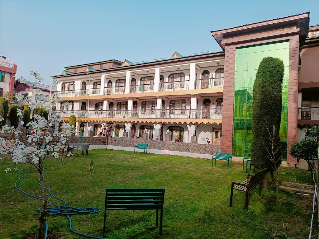 Hotel New Kashmir Hilltown