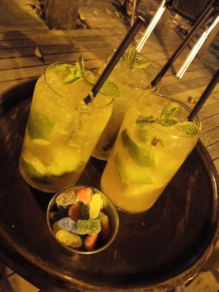 Bar Burla Negra — Comida y bebida