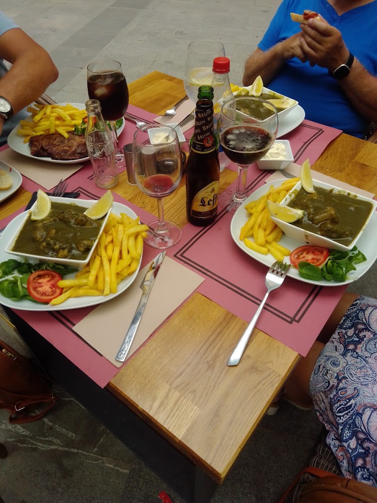 Restaurante - Cerveceria La Cascada — Comida y bebida