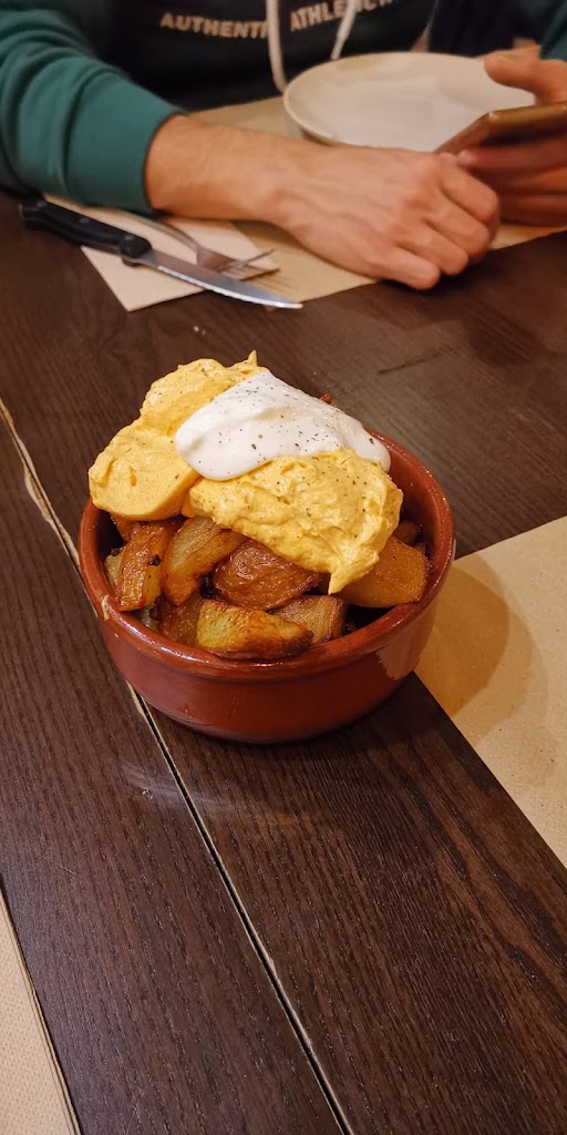 Les 13 Taules — Patatas bravas