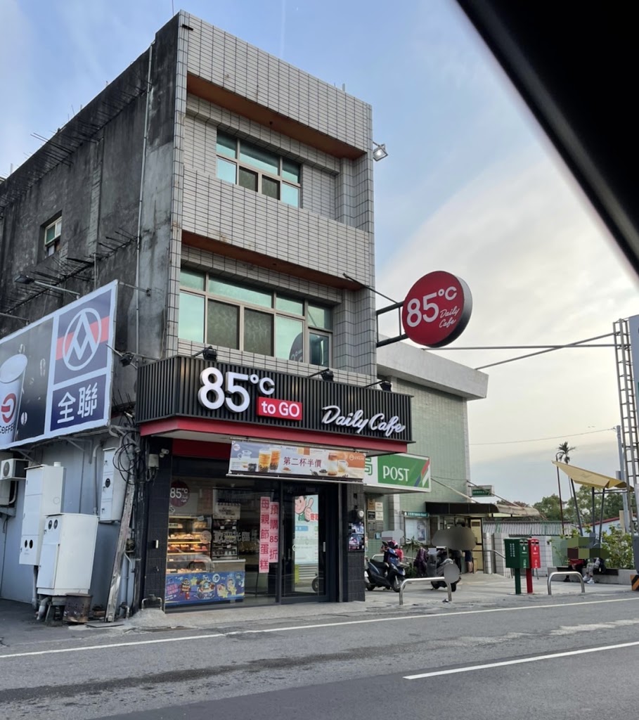 85度C咖啡蛋糕飲料麵包-彰化埤頭店 的照片