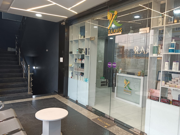 Raavis Makeup Studio And Unisex Salon