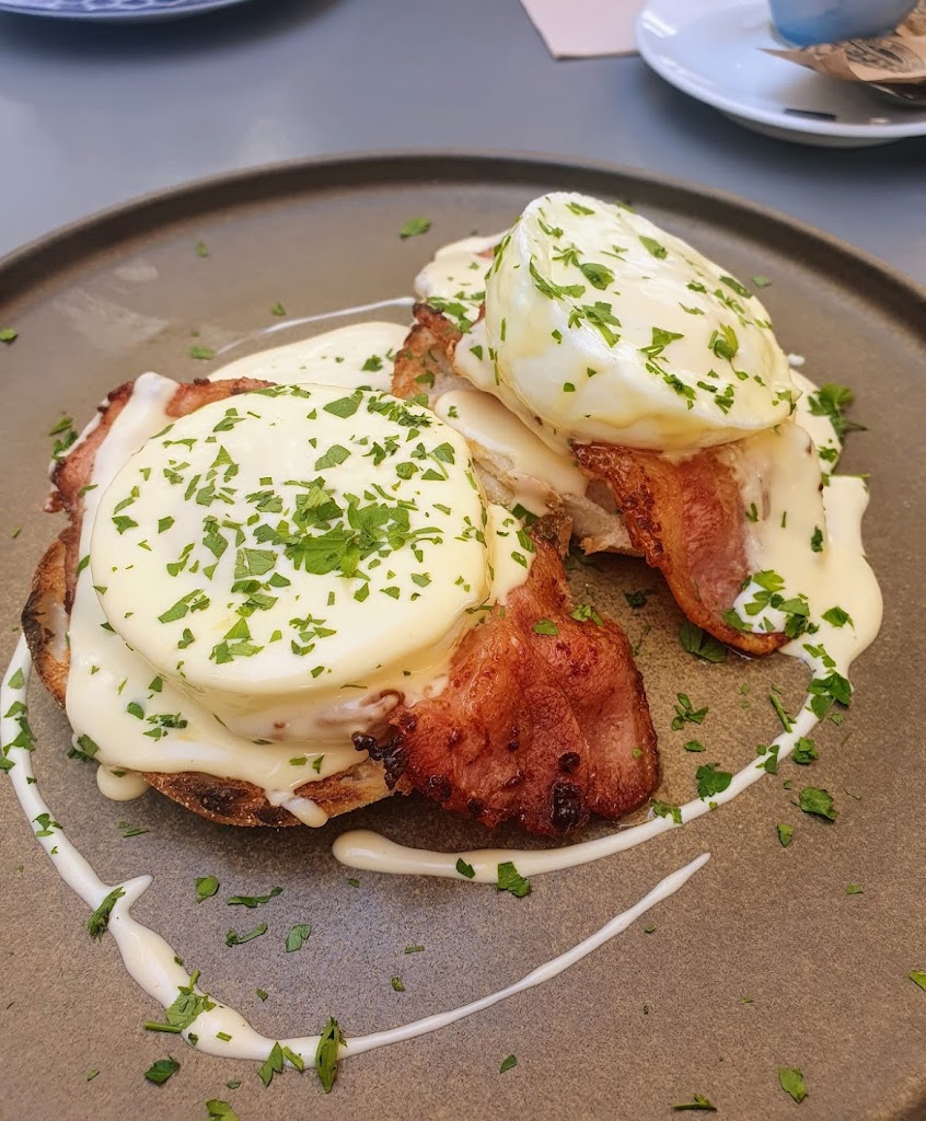 The Bistro — Comida y bebida