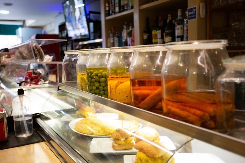 Bar Restaurante Avenida — Comida y bebida