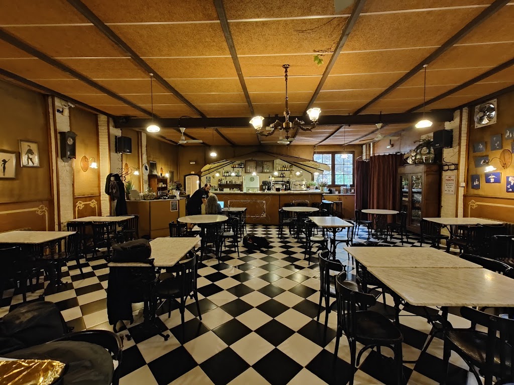 Globus Bar — Ambiente