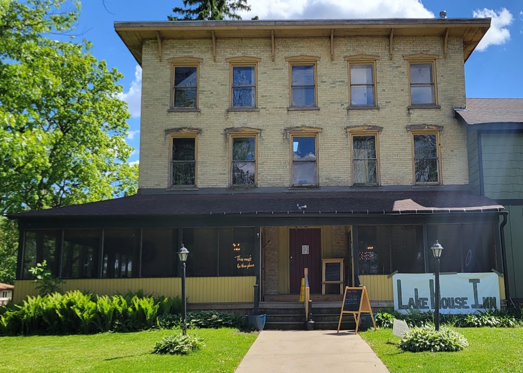  Lake House Inn